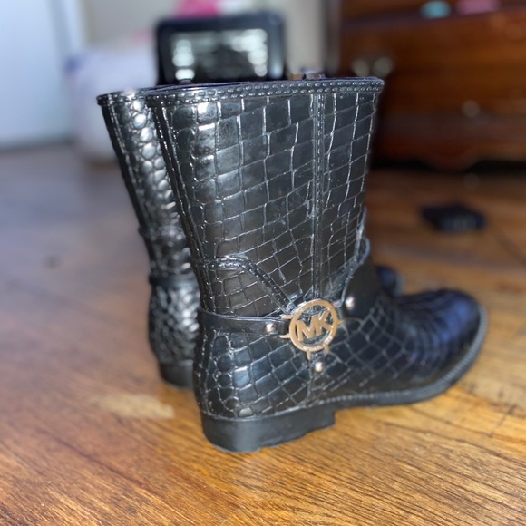 Rainboots - Picture 1 of 3